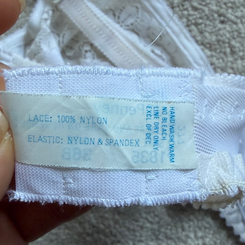 Lace Underwire Bra Size 36B - Picture 9 of 9